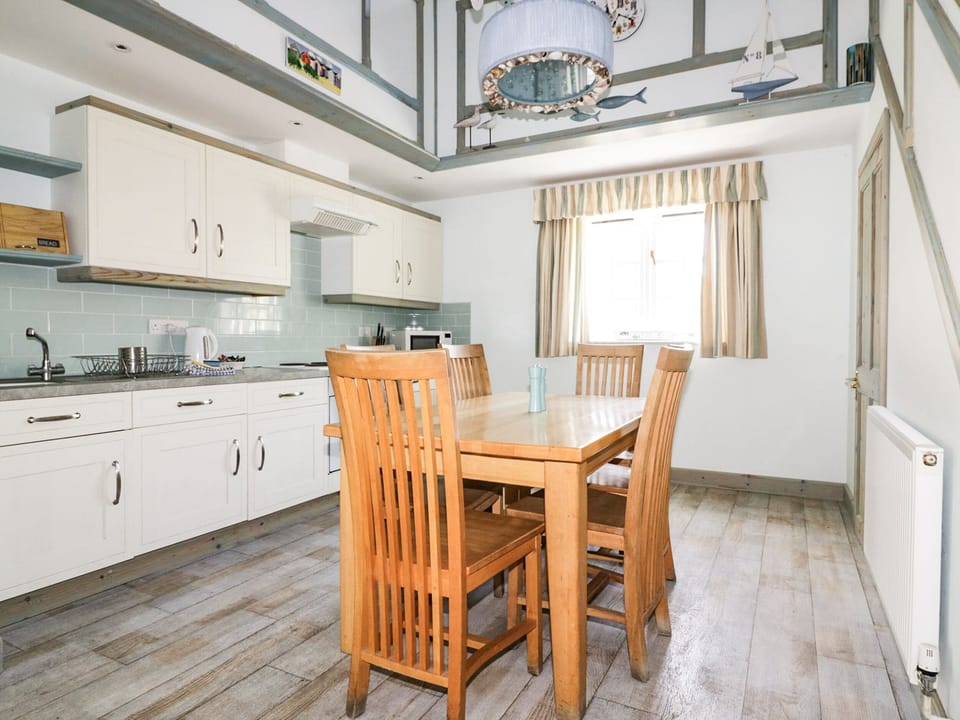 Cottage | Dining