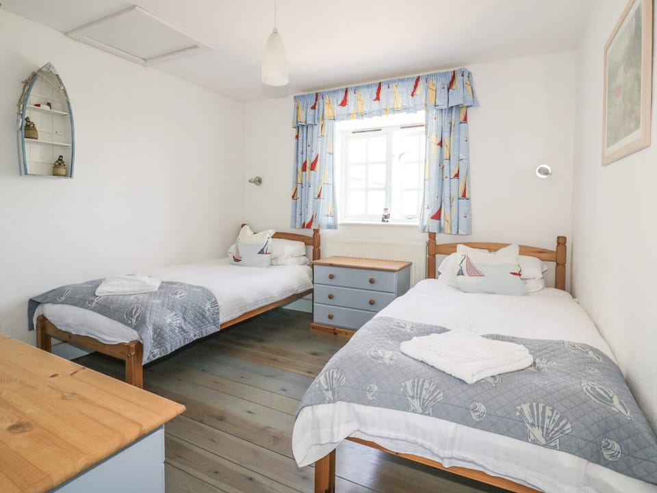 Cottage | 2 bedrooms, individually decorated, individually furnished, free WiFi