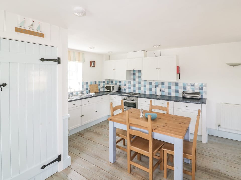 Cottage | Dining