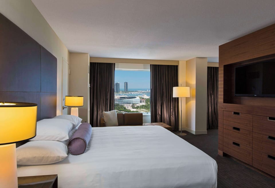 Executive Suite | Premium bedding, down comforters, pillowtop beds, in-room safe