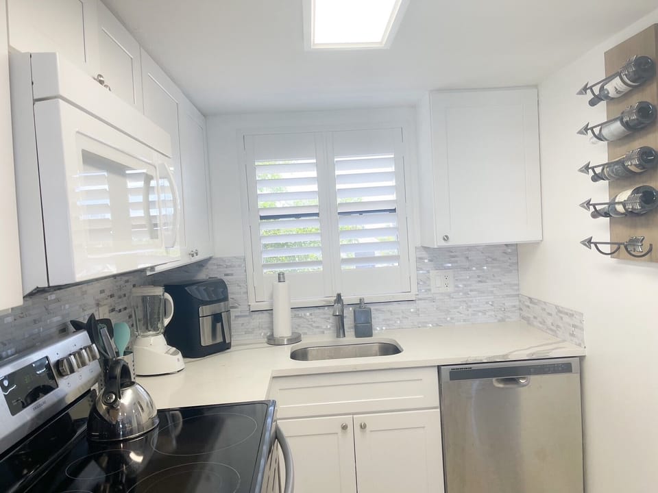 Fully equipped kitchen with new appliances 