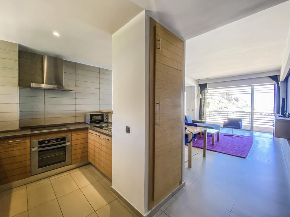 In-room safe, desk, blackout drapes, soundproofing