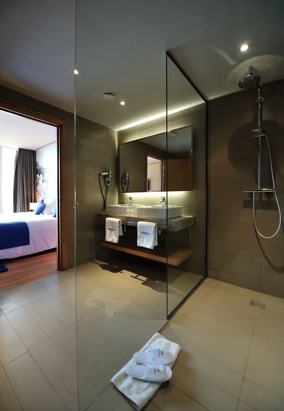 Superior Suite, 1 Twin Bed, Balcony, Sea View | Bathroom | Eco-friendly toiletries, hair dryer, bidet, towels