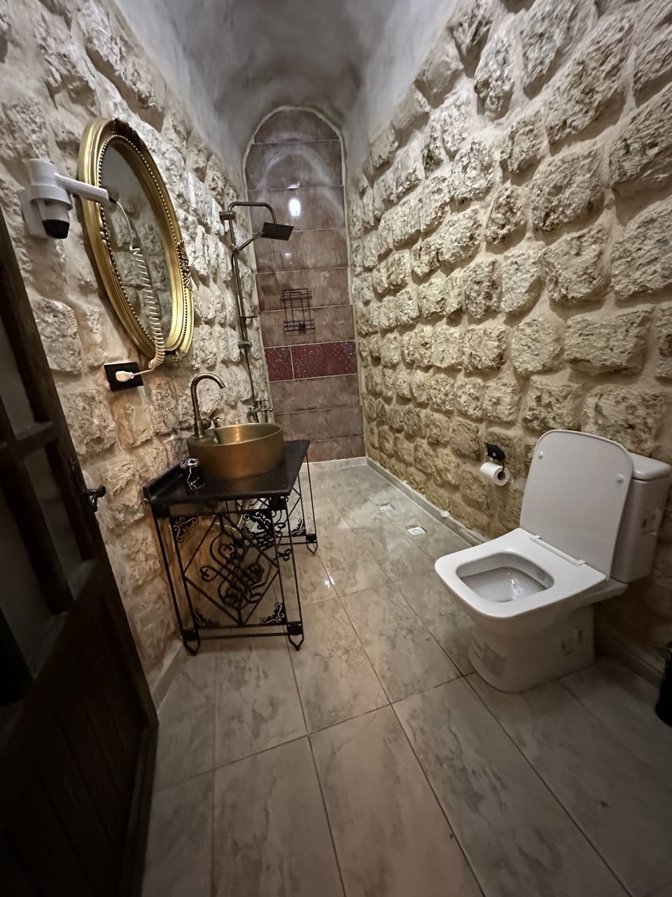 Comfort Room, 1 King Bed, Smoking | Bathroom | Hair dryer, slippers, towels, shampoo