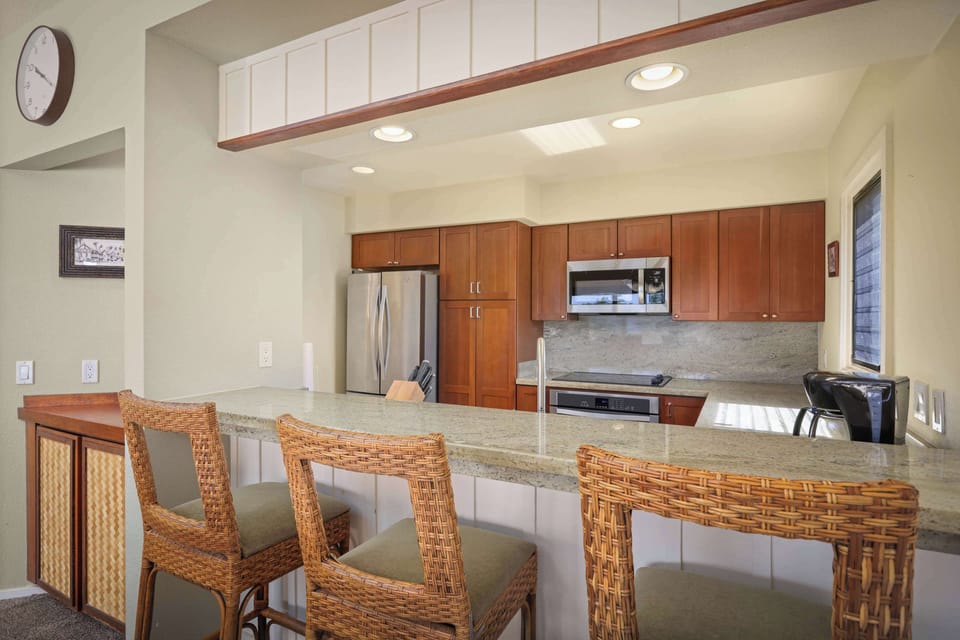 2-Bedroom 2-Bath Ocean View Suite | Private kitchenette | Fridge, microwave, stovetop, dishwasher
