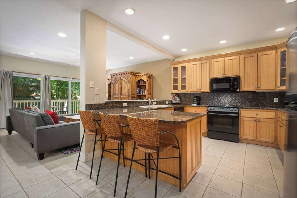 2-Bedroom 2-Bath Garden View Suite | Private kitchenette | Fridge, microwave, stovetop, dishwasher