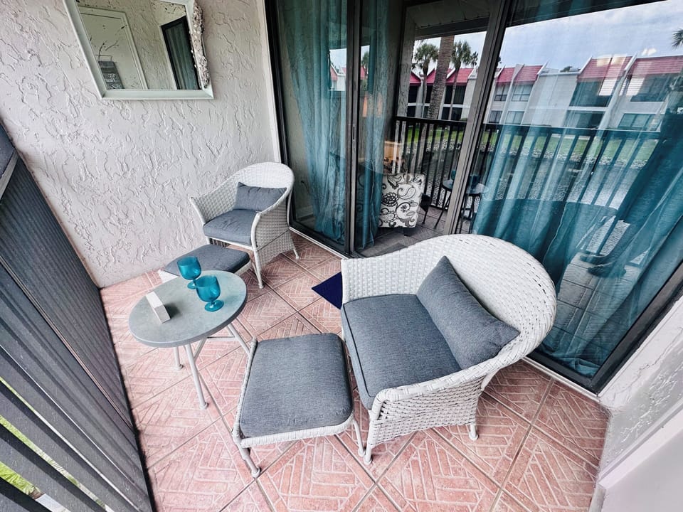 Private Screened Lanai