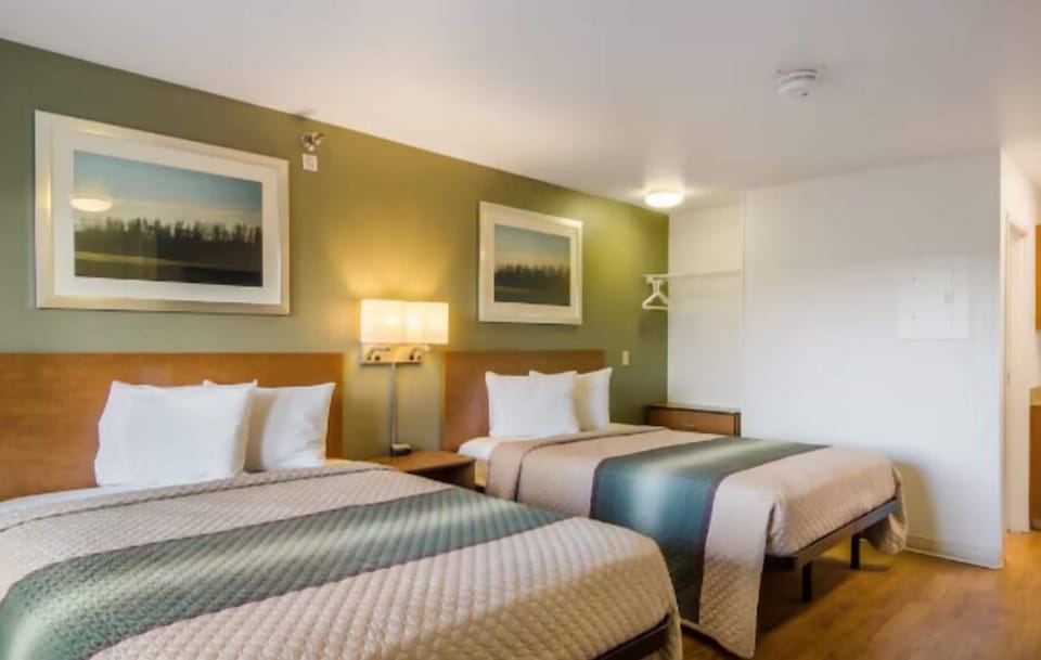 Blackout drapes, WiFi (free), bed sheets
