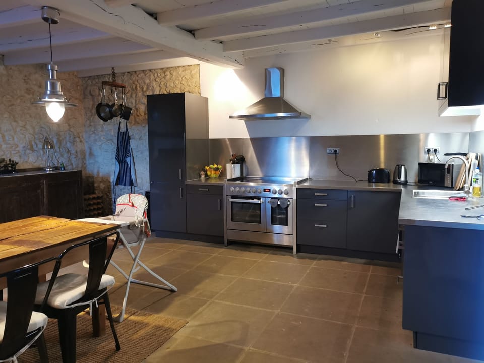 Kitchen / Dining area