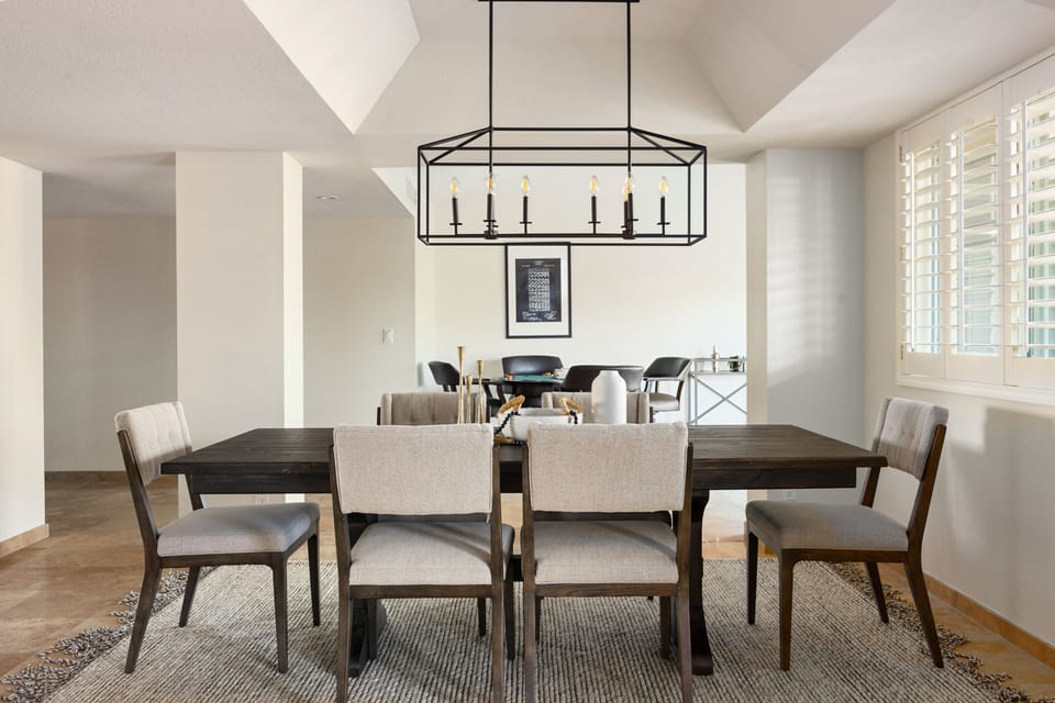 Dining Area w/ Seating for 6 + 2 at Kitchen Bar