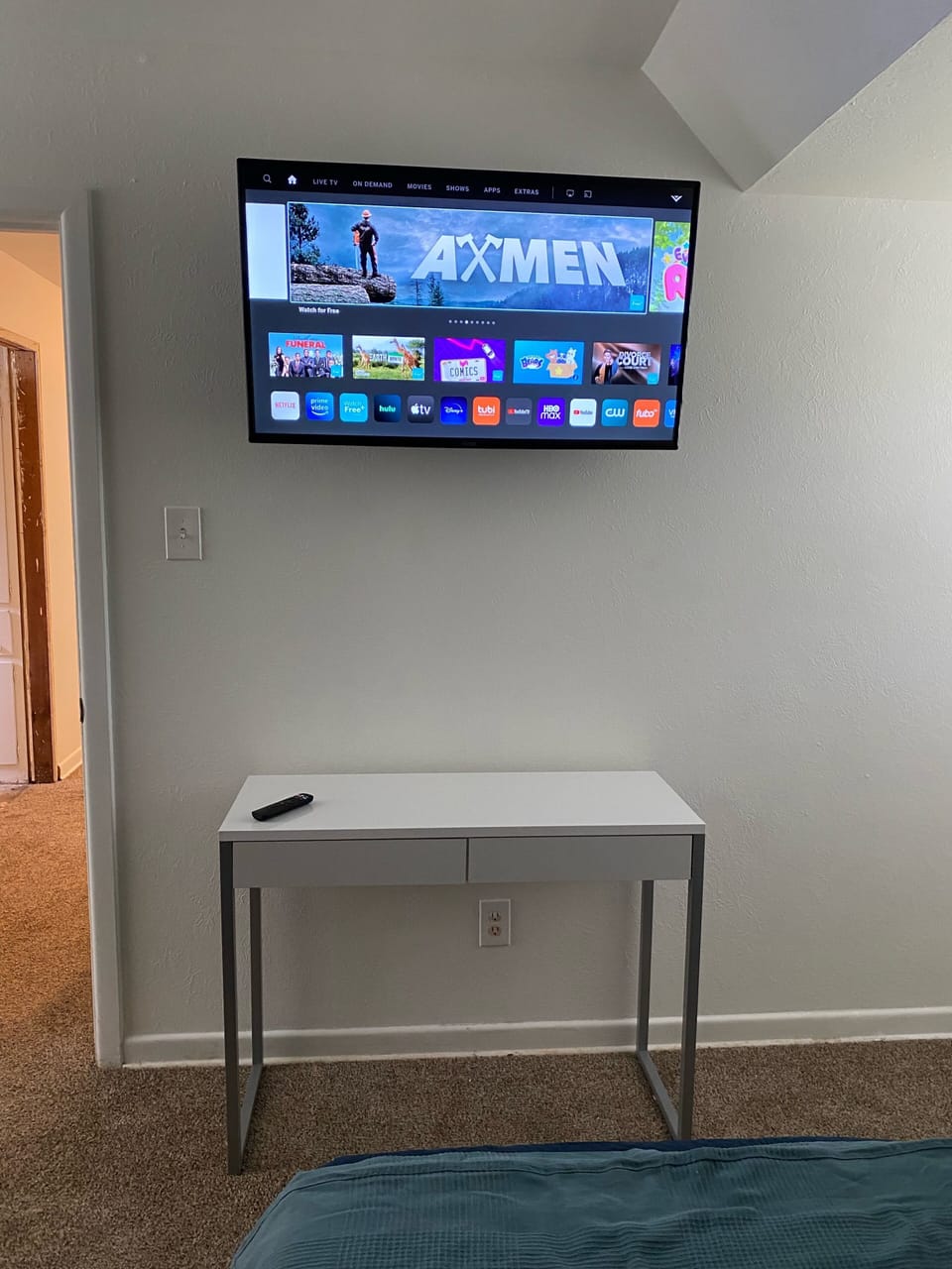 Tv area in twin bedroom 