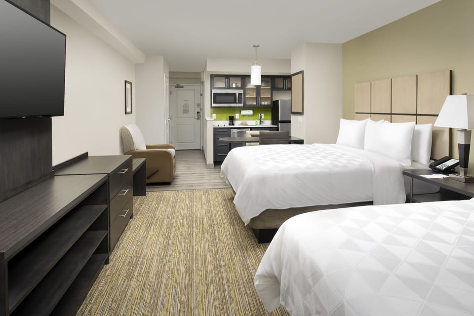 Premium bedding, in-room safe, desk, blackout drapes