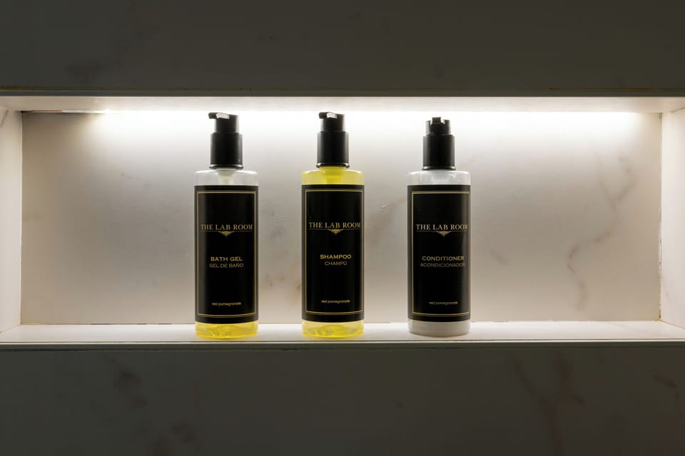 Superior Room | Bathroom | Shower, free toiletries, hair dryer, towels