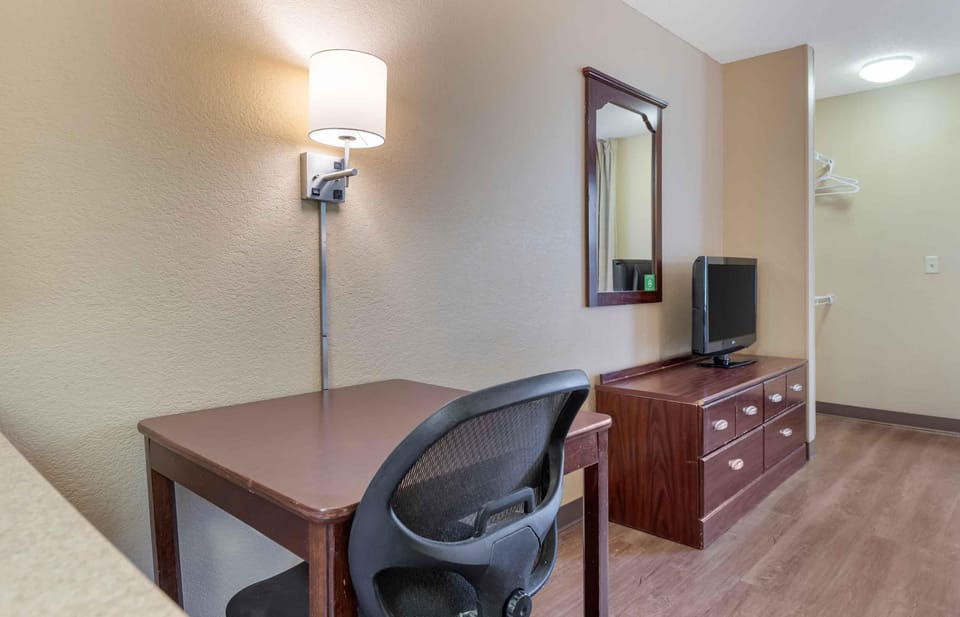 Studio, 2 Double Beds, Non Smoking | Desk, blackout drapes, iron/ironing board, free WiFi