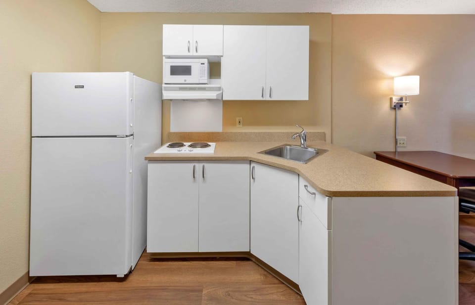Studio, 2 Double Beds, Non Smoking | Private kitchen | Full-size fridge, microwave, stovetop, coffee/tea maker