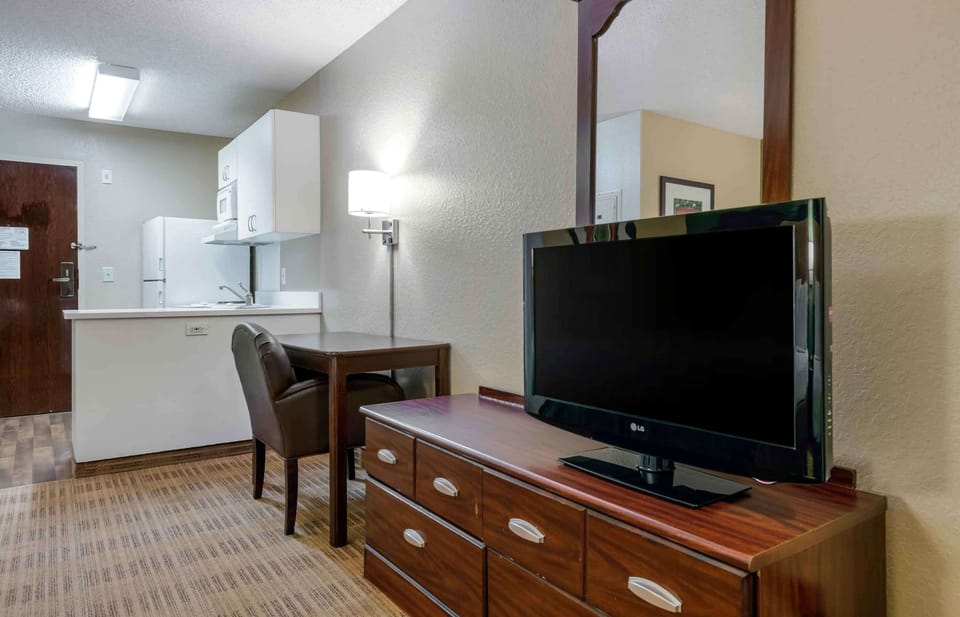 Studio, 2 Double Beds, Non Smoking | Desk, laptop workspace, free WiFi, bed sheets
