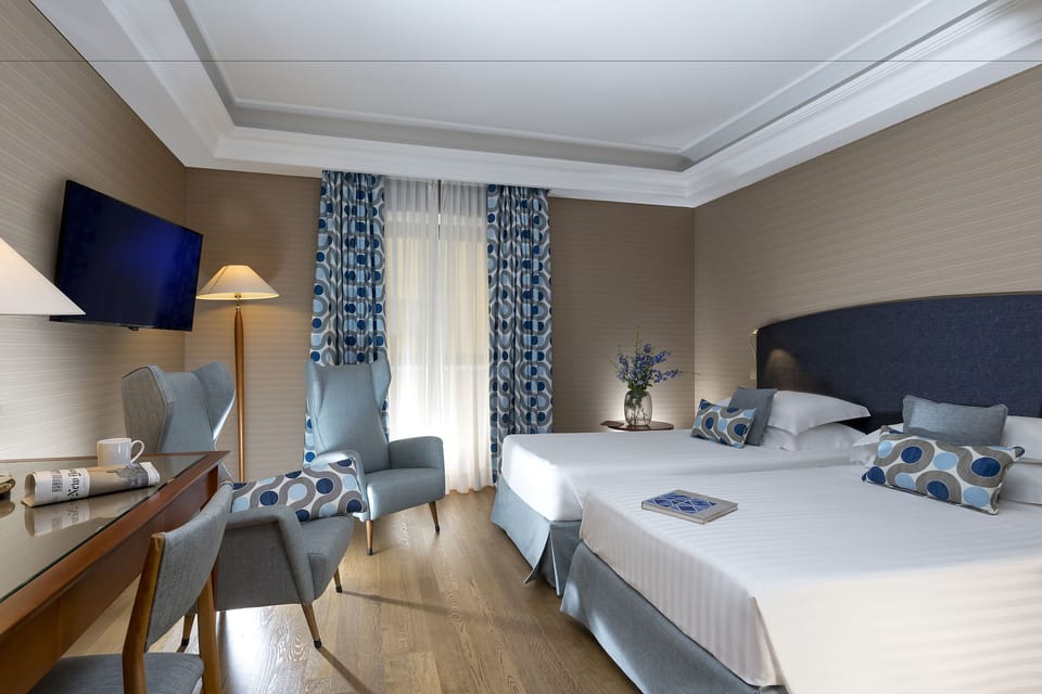 Hypo-allergenic bedding, in-room safe, bed sheets, wheelchair access