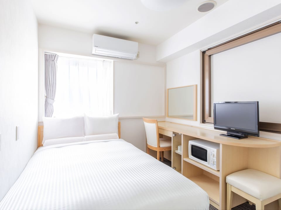 Down comforters, desk, free WiFi, bed sheets