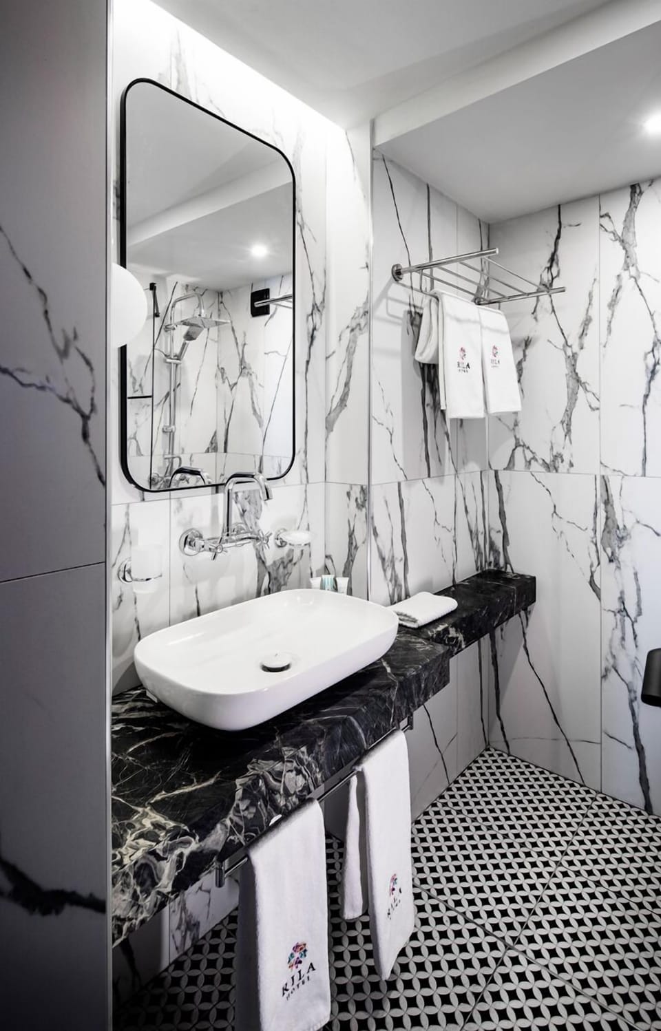 Deluxe Twin Room | Bathroom | Shower, rainfall showerhead, designer toiletries, hair dryer