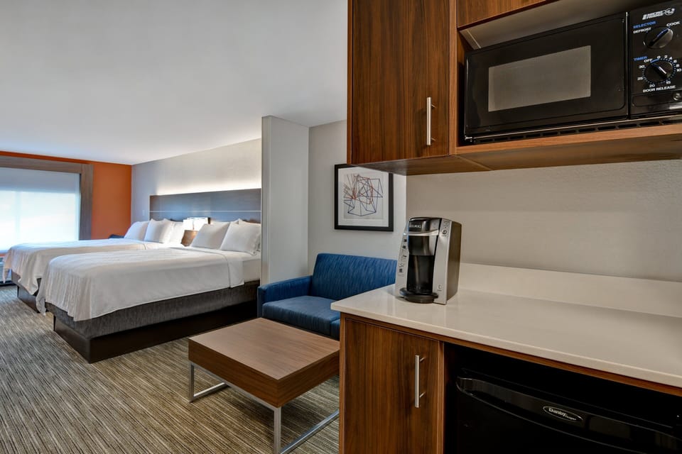 Suite, Multiple Beds | In-room safe, desk, iron/ironing board, cribs (free)