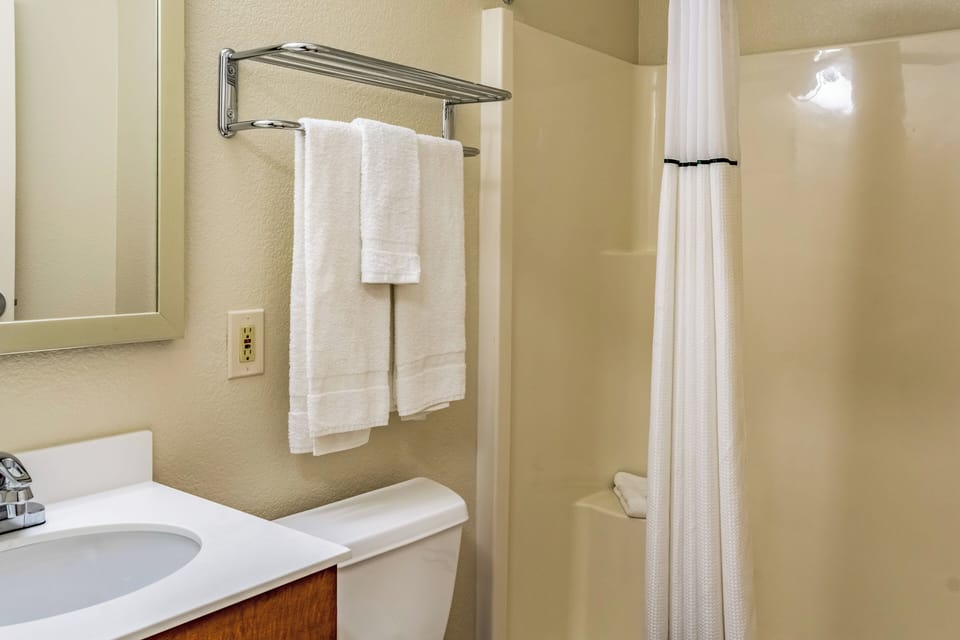 Shower, towels