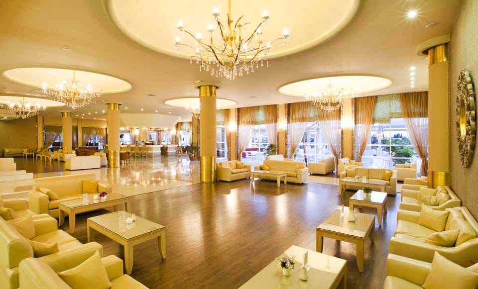 3 bars/lounges, 2 poolside bars, beach bar