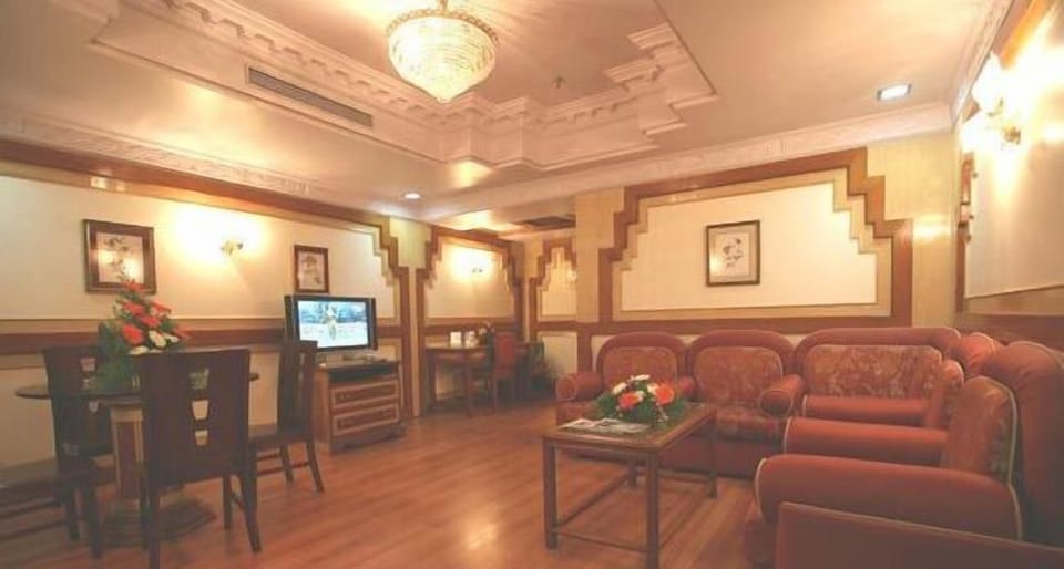 Business Suite Room | Living room | 32-inch LCD TV with satellite channels, TV, DVD player
