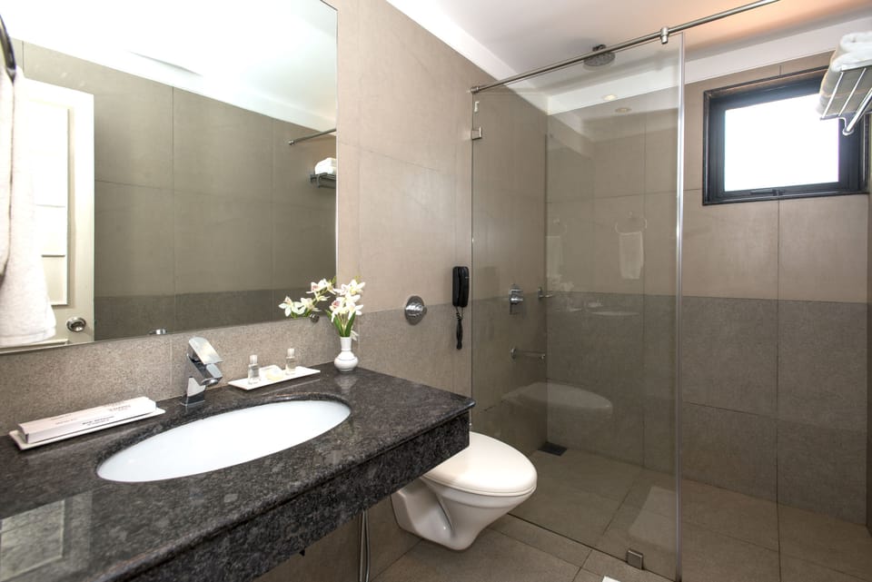 Premiere Room | Premium bedding, in-room safe, desk, blackout drapes