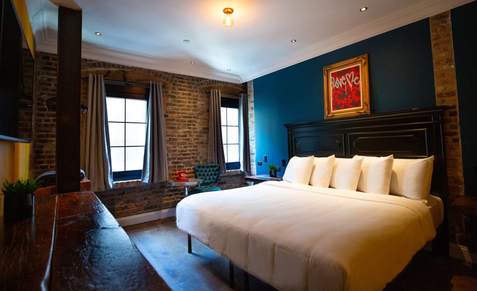 Premium Room, 1 King Bed | Egyptian cotton sheets, premium bedding, in-room safe