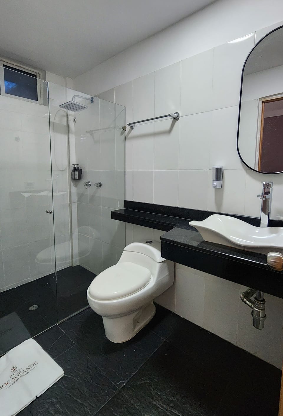 Standard Double Room, 1 Double Bed | Bathroom | Shower, towels