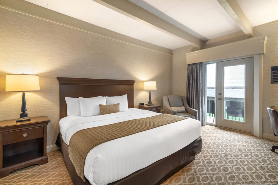 Room, Multiple Beds, Non Smoking (Upgrade) | Desk, laptop workspace, iron/ironing board, free WiFi