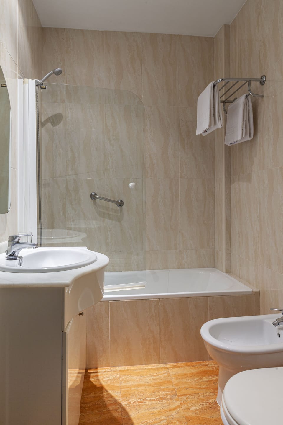 Double or Twin Room | Bathroom | Combined shower/tub, free toiletries, hair dryer, towels