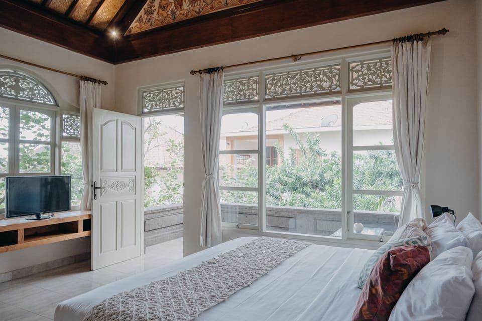 Iron/ironing board, free WiFi, bed sheets
