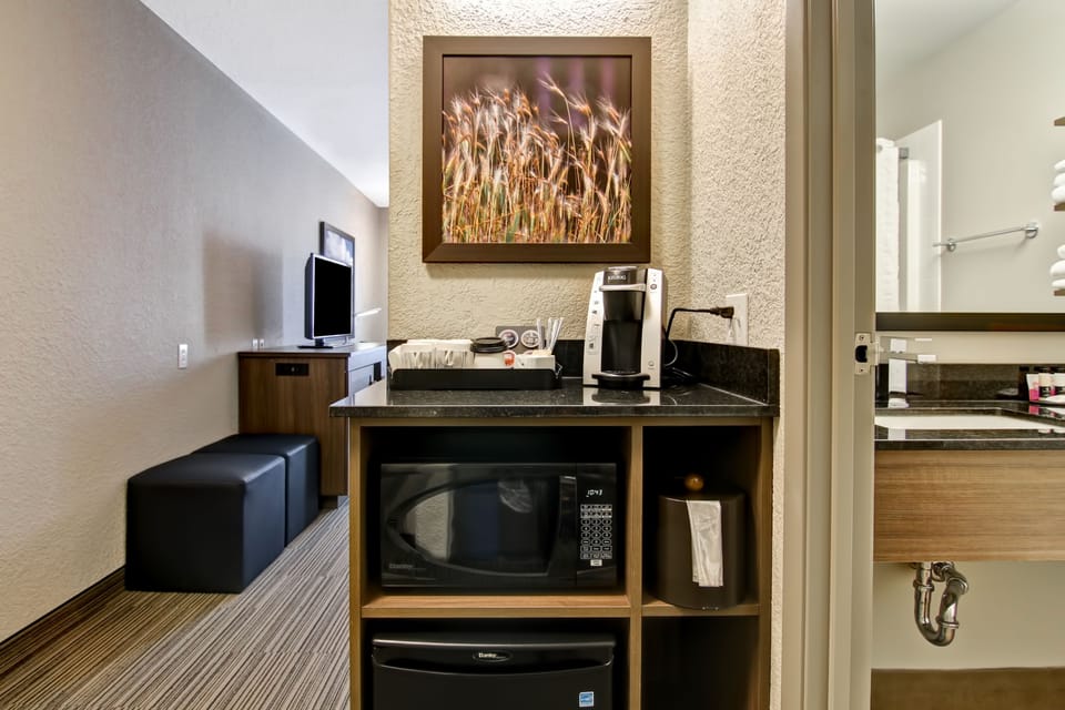 Desk, iron/ironing board, WiFi (free), alarm clocks