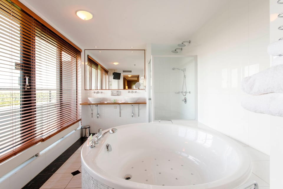 Penthouse, 1 King Bed | Bathroom | Free toiletries, hair dryer, towels, soap