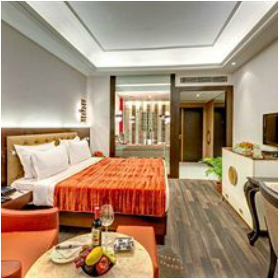 Colony Premium | Down comforters, Select Comfort beds, minibar, in-room safe