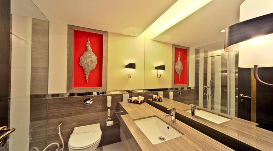 Combined shower/tub, jetted tub, designer toiletries, hair dryer