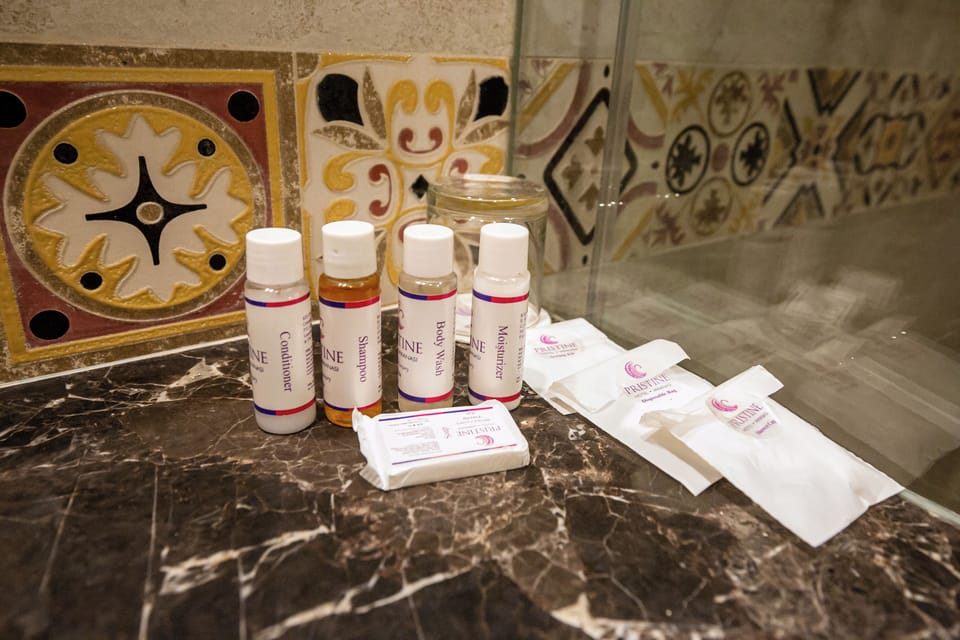 Junior Room | Bathroom | Free toiletries, hair dryer, slippers, towels