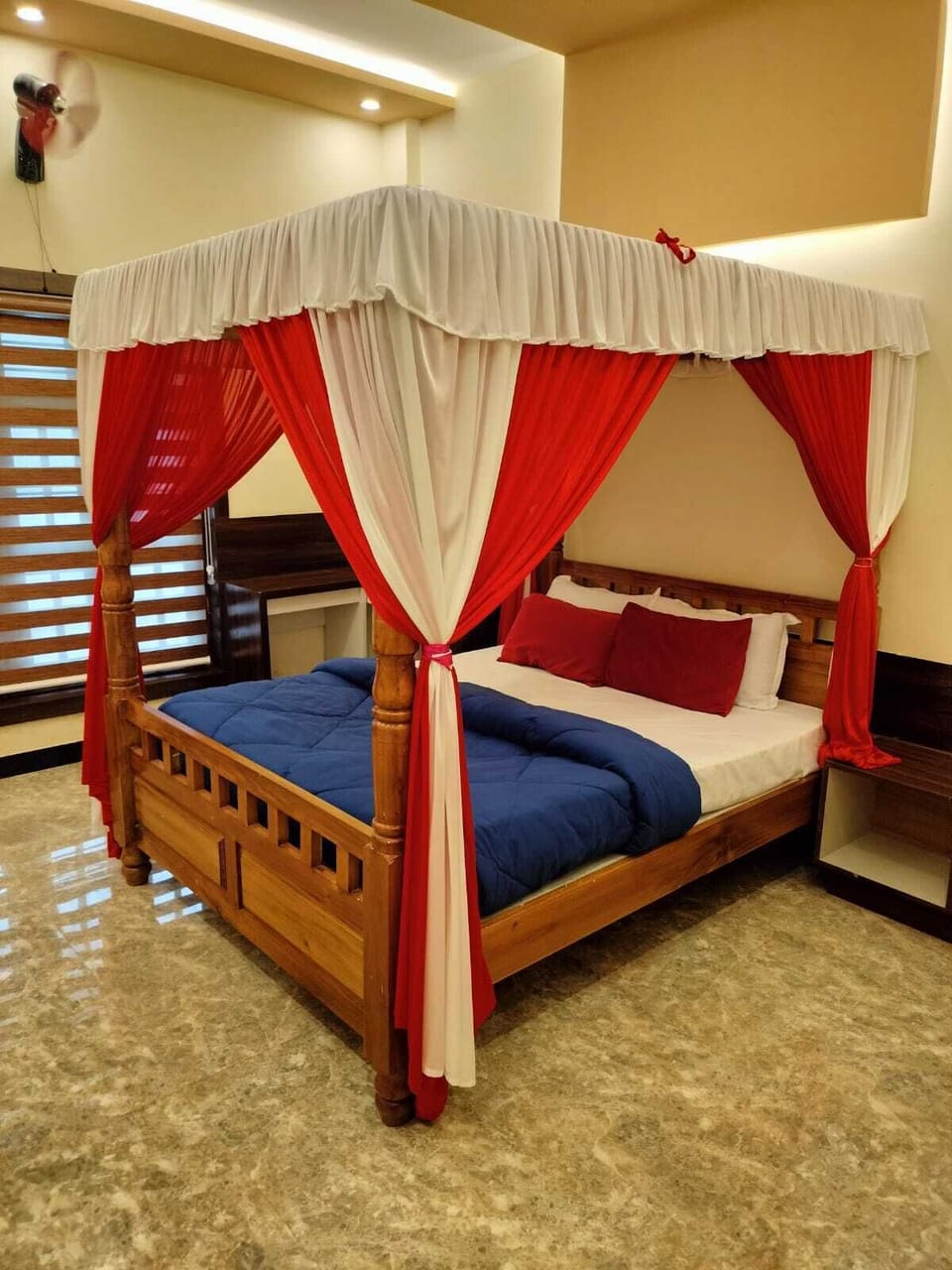 Club House | Egyptian cotton sheets, premium bedding, laptop workspace, free WiFi