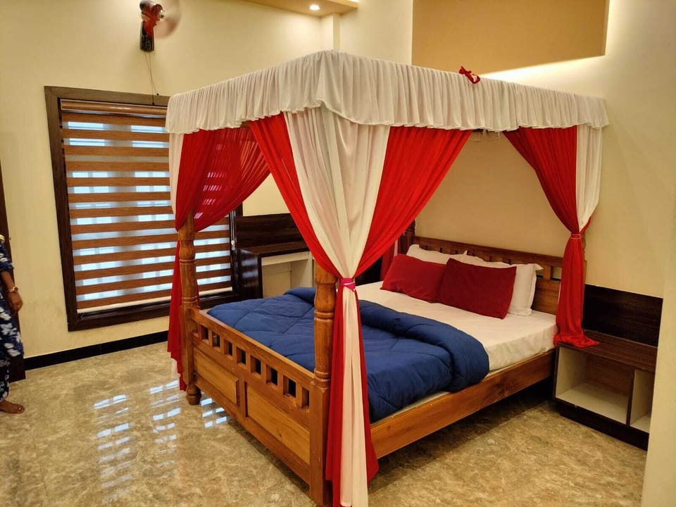 Egyptian cotton sheets, premium bedding, laptop workspace, free WiFi
