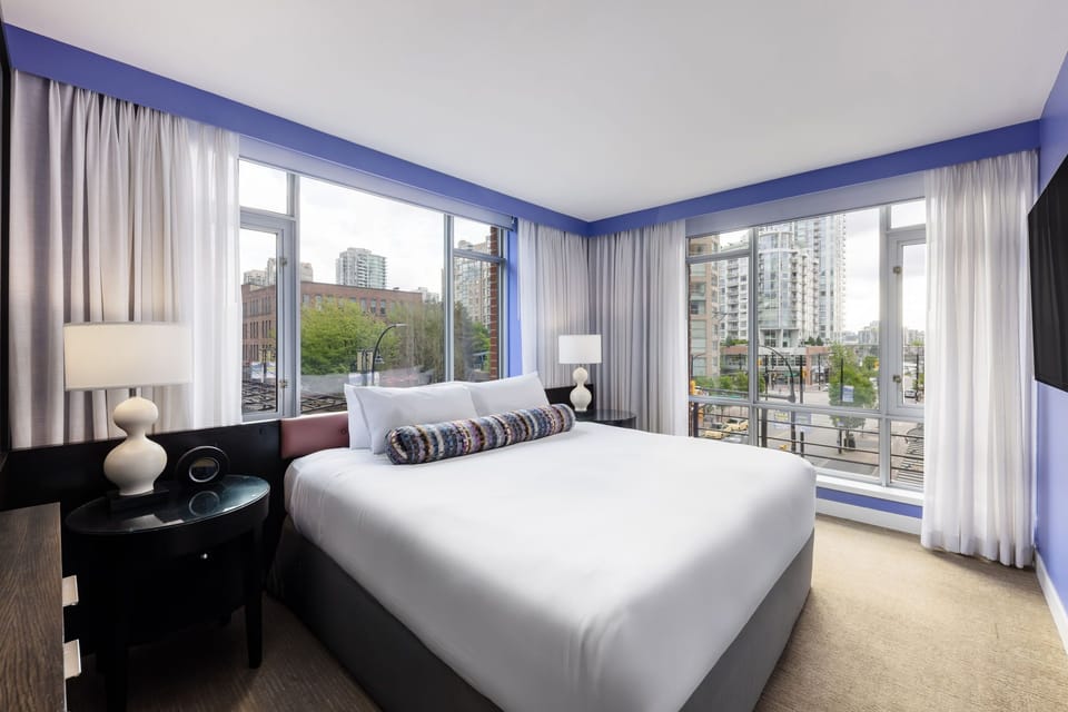 Egyptian cotton sheets, premium bedding, down comforters, pillowtop beds