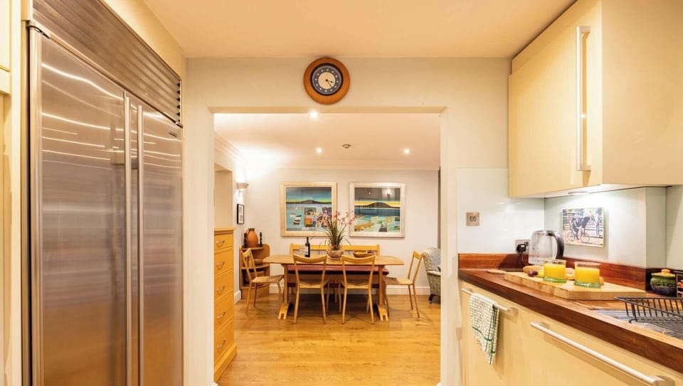 Inverness Terrace bright and airy kitchen