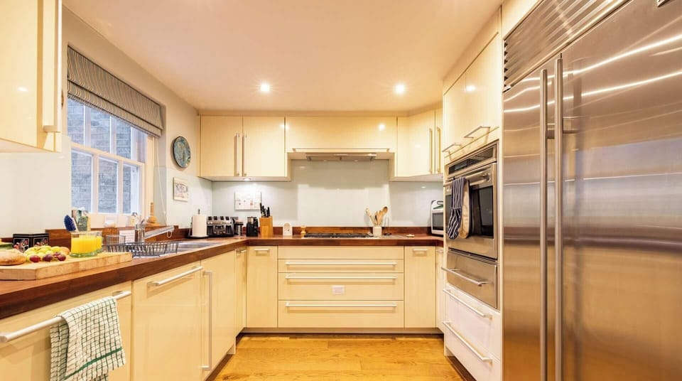 Inverness Terrace bright and airy kitchen