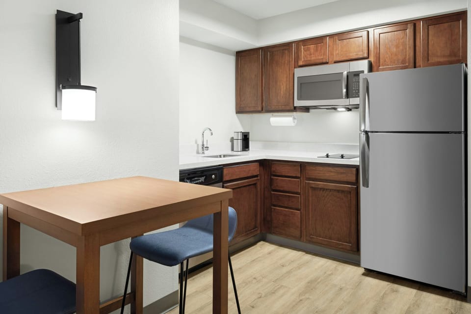 Room, 1 Bedroom | Desk, iron/ironing board, free cribs/infant beds, free WiFi