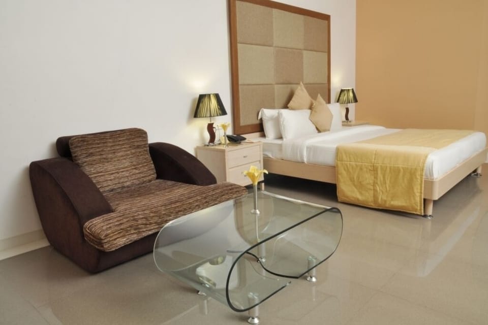Minibar, in-room safe, iron/ironing board, free WiFi