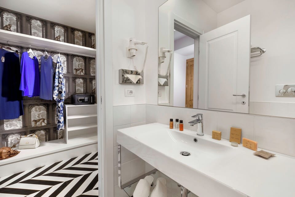 Superior Room | Bathroom | Free toiletries, hair dryer, slippers, bidet