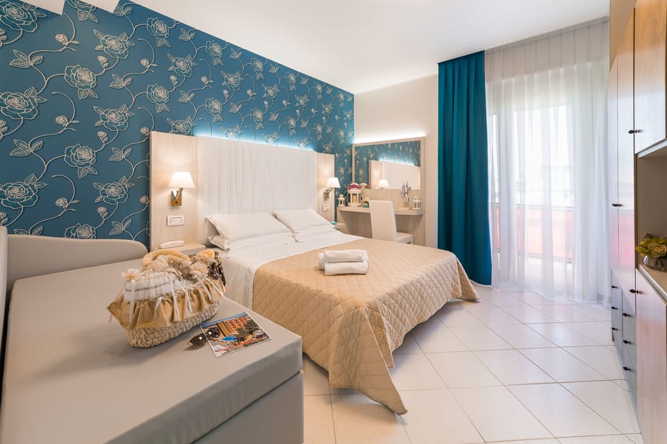 Economy Triple Room | In-room safe, desk, soundproofing, free WiFi