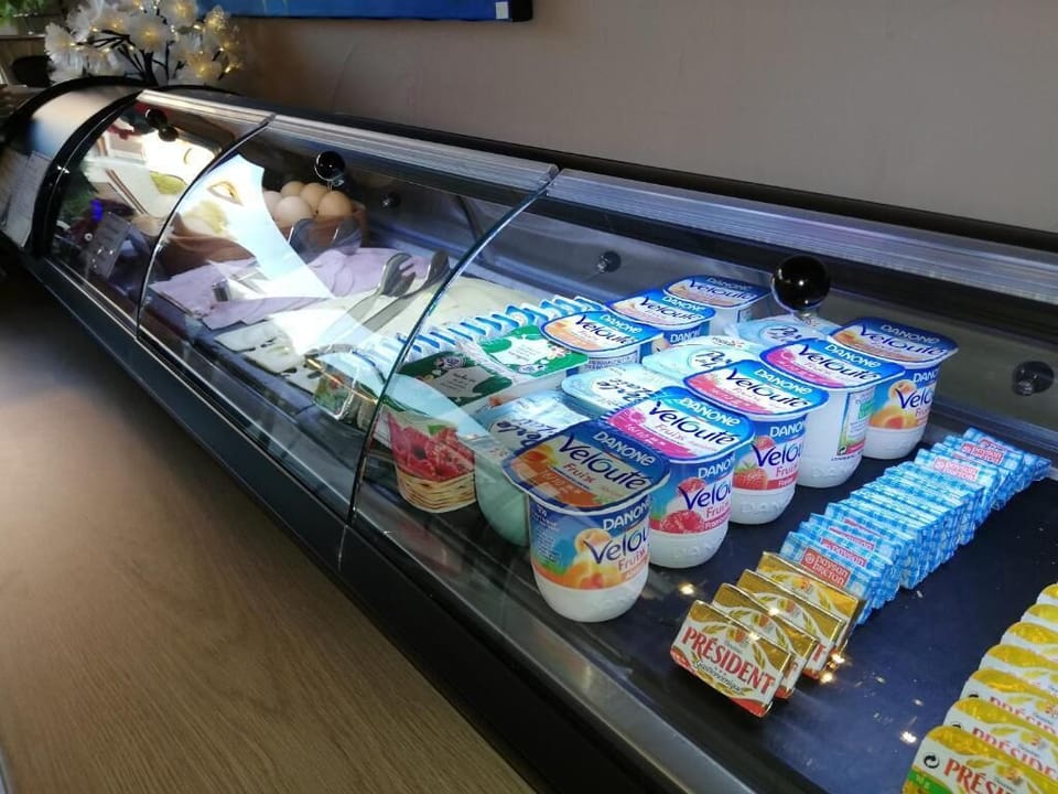 Daily buffet breakfast for a fee