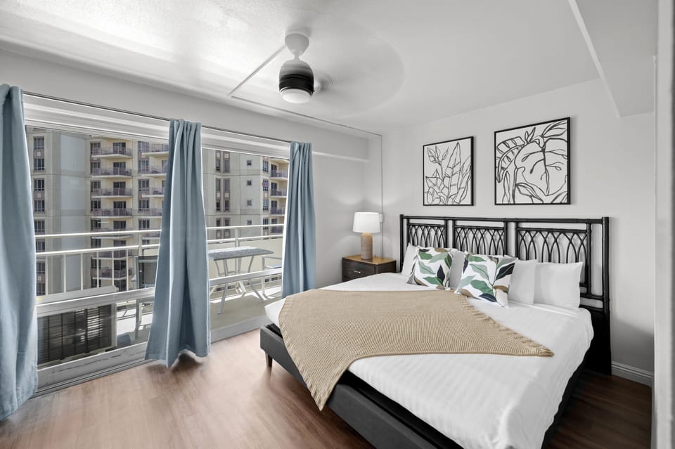 Master bedroom with ceiling fan - Master bedroom with ceiling fan