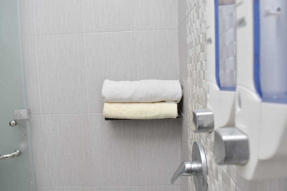 Standard Room | Bathroom | Shower, rainfall showerhead, free toiletries, towels